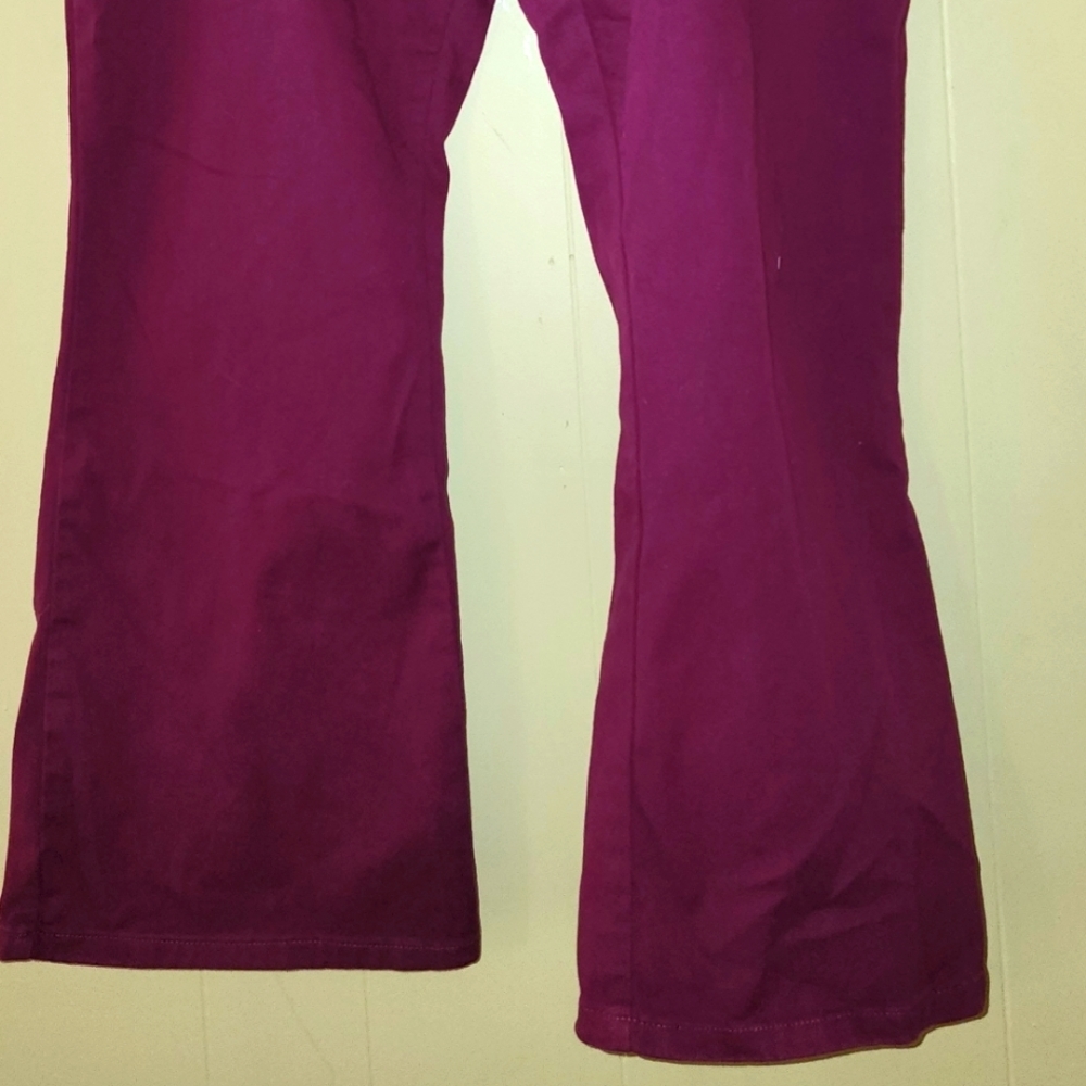 Mainstreet Blues, 20W, pinkish stretch jeans.